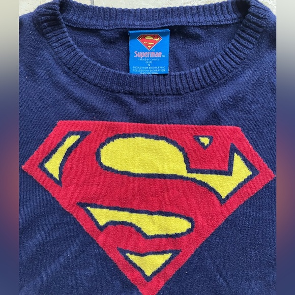 Superman SweatShirt Women Size Small - Picture 2 of 6
